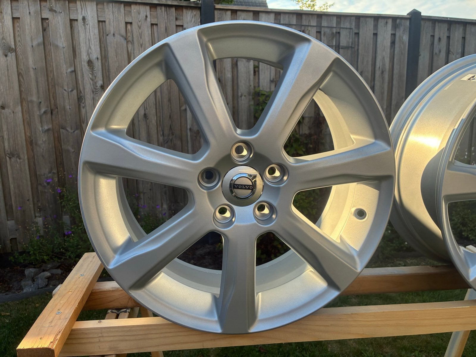 Originele Volvo 17 inch v60 v40 Odense Velgen - Als Nieuw!, Ophalen, Velg(en), 17 inch, Personenwagen
