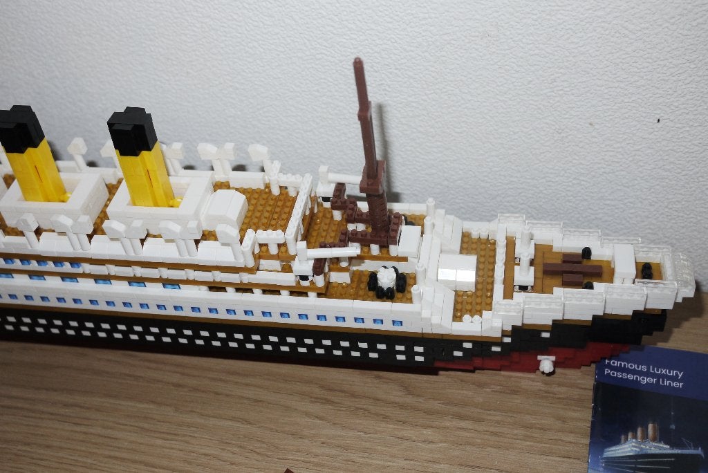 Foto 7 van lego titanic passenger liner 57 cm lang