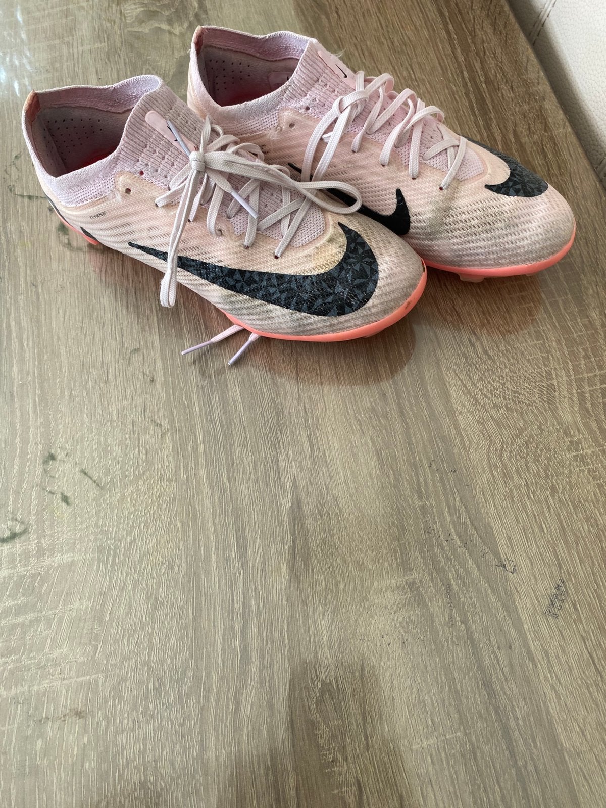 2voetbal schoenen, Verzamelen, Ophalen, Zo goed als nieuw, Buitenlandse clubs, Overige typen
