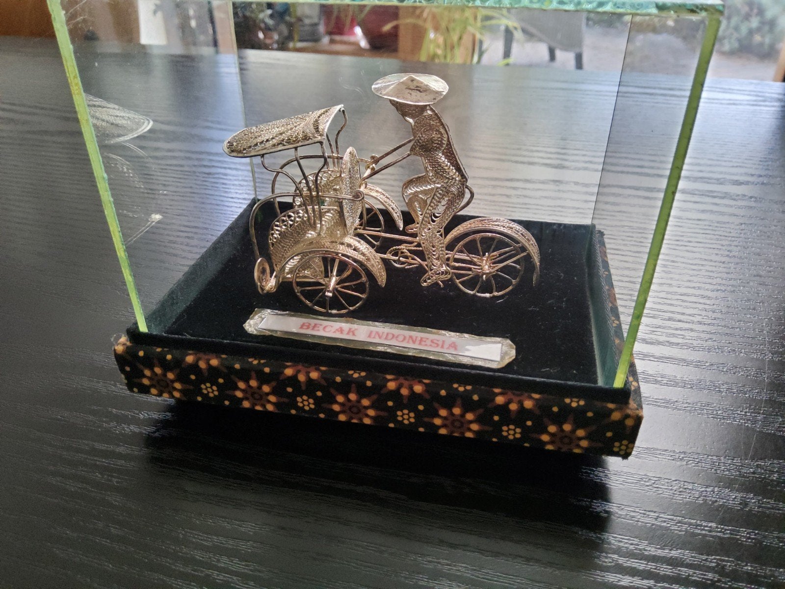 Zilveren Becak Miniatuur in Vitrineglas - Indonesië, Ophalen of Verzenden, Zilver