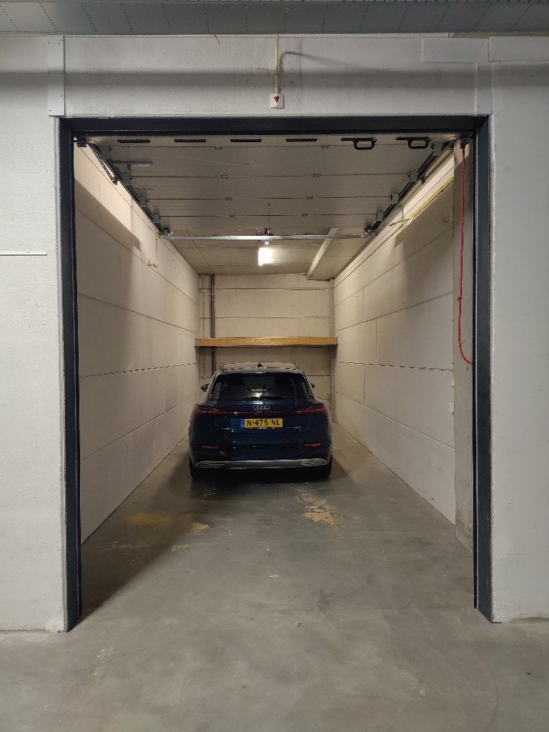 nette garage, stalling of bedrijfsruimte te Amstelveen