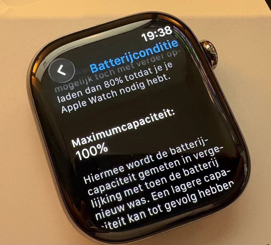 Apple Watch Series 10 46mm Titanium Naturel (GPS + Cellular), IOS, Ophalen of Verzenden, Zo goed als nieuw, Waterdicht