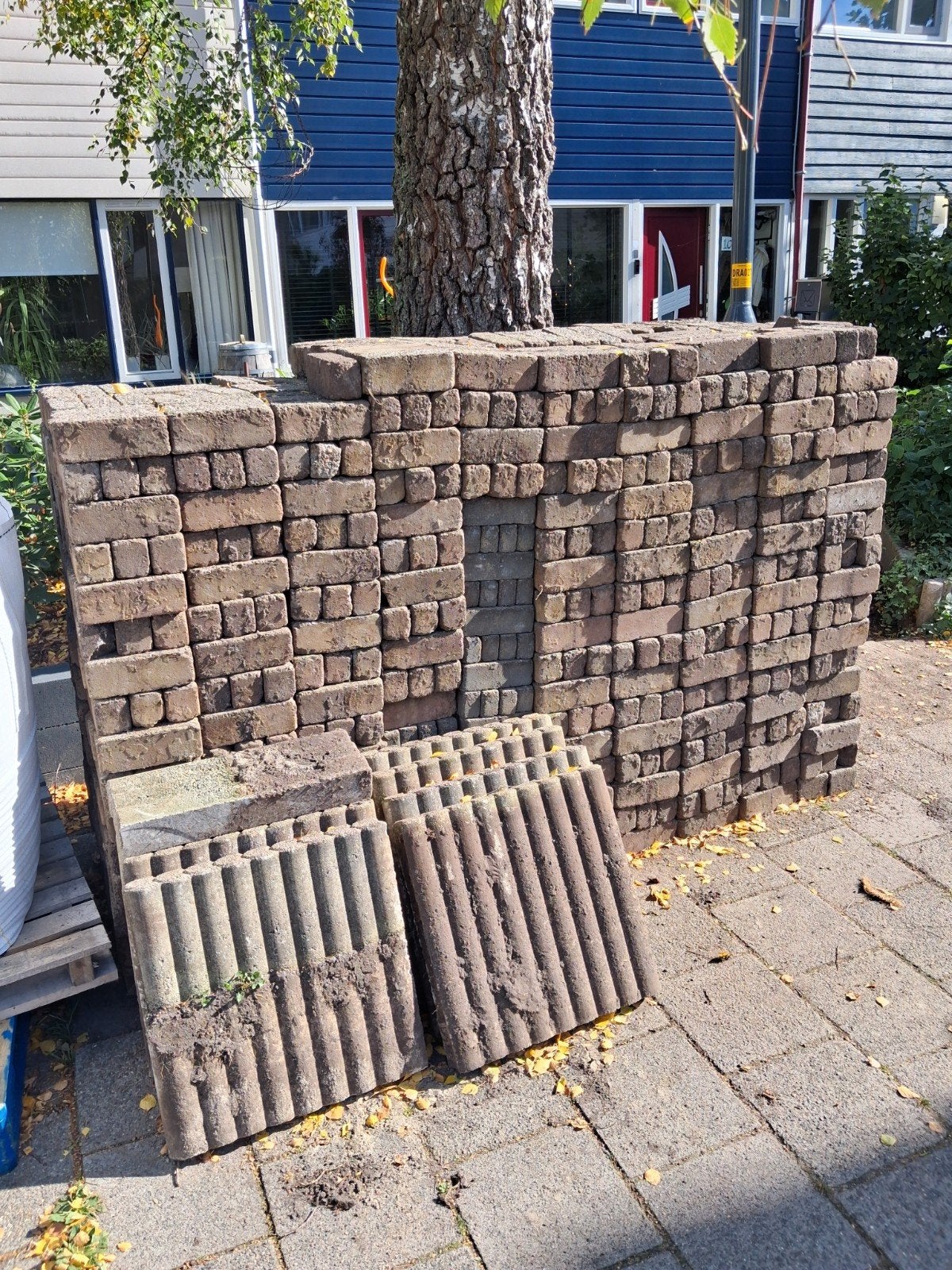 Klinkers (ca. 20m²) en 40 palissade opsluitbanden, Ophalen
