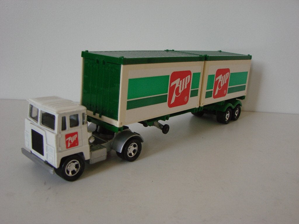 Matchbox K-17 Scammel Container 7-up 1973 nieuwstaat, Ophalen of Verzenden, Zo goed als nieuw, Bus of Vrachtwagen, Matchbox