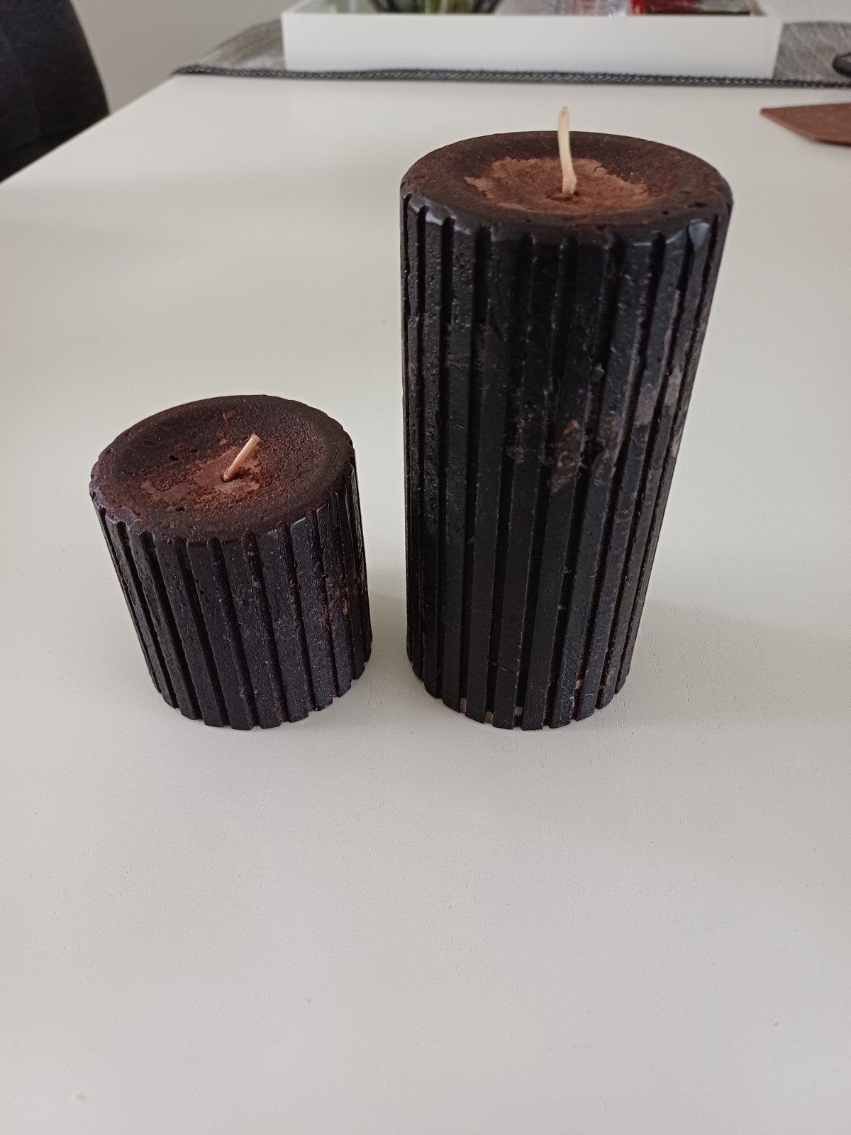 Riverdale Kaarsen - Set van 2, Huis en Inrichting, Woonaccessoires | Kandelaars en Kaarsen, Ophalen, Riverdale, Gebruikt, Bruin
