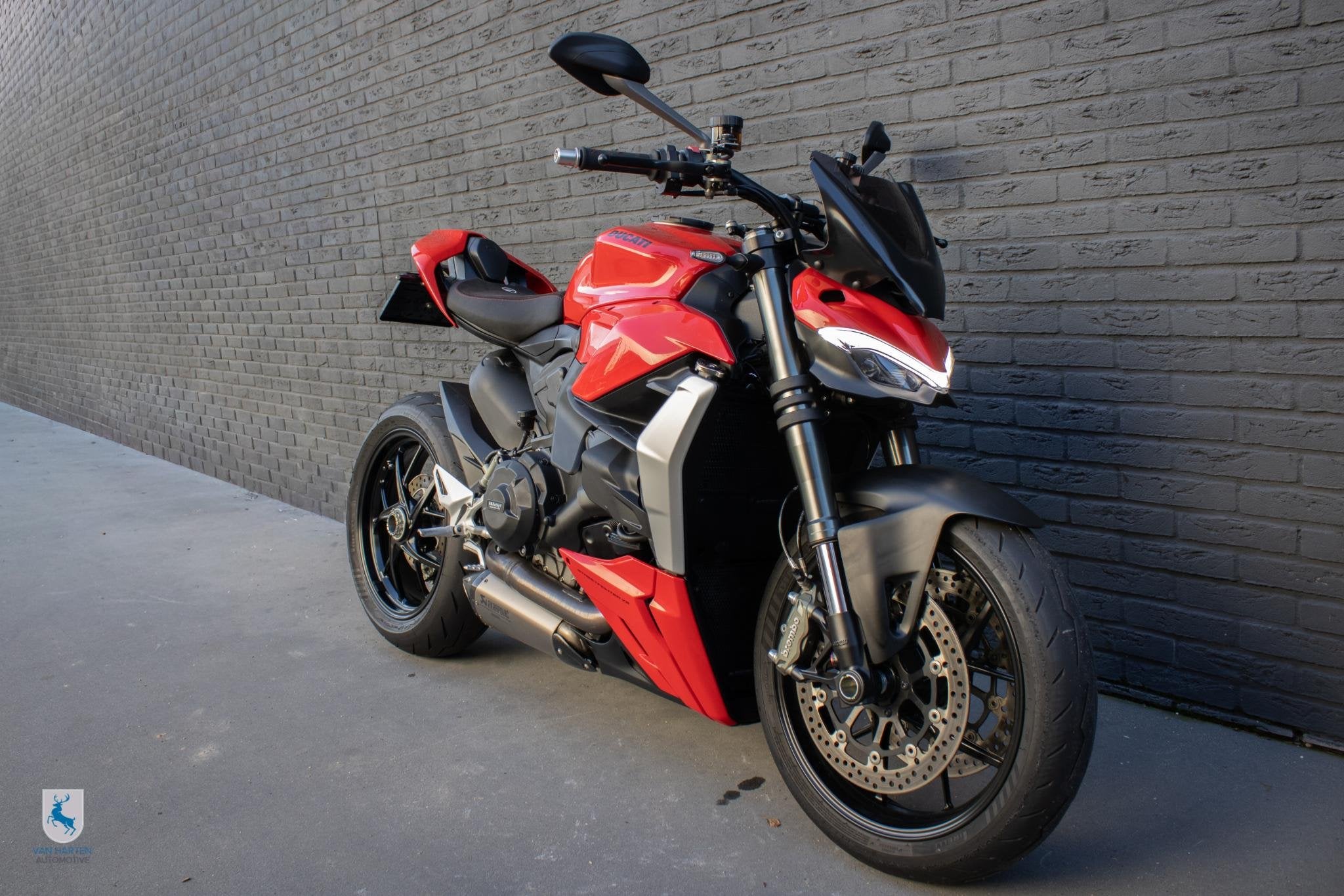 Ducati Streetfighter V2 / Akrapovic / BTW, Motoren, Info@ducati.com, Ducati North Europe B.V., ABS, Maanweg 174
2516 AB  Den Haag, NL