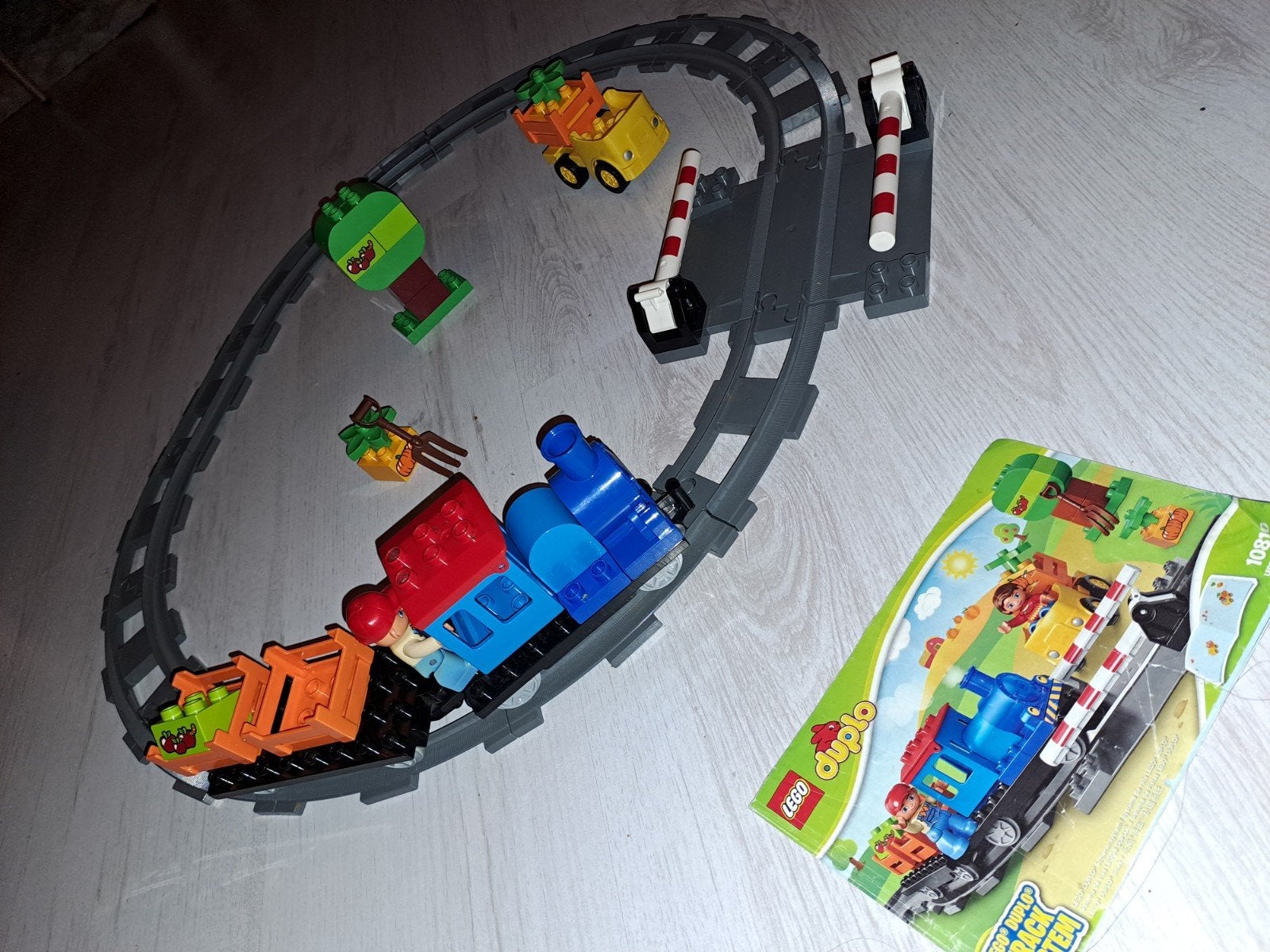 Lego Duplo Stoomtrein 10810 met spoorwegovergang