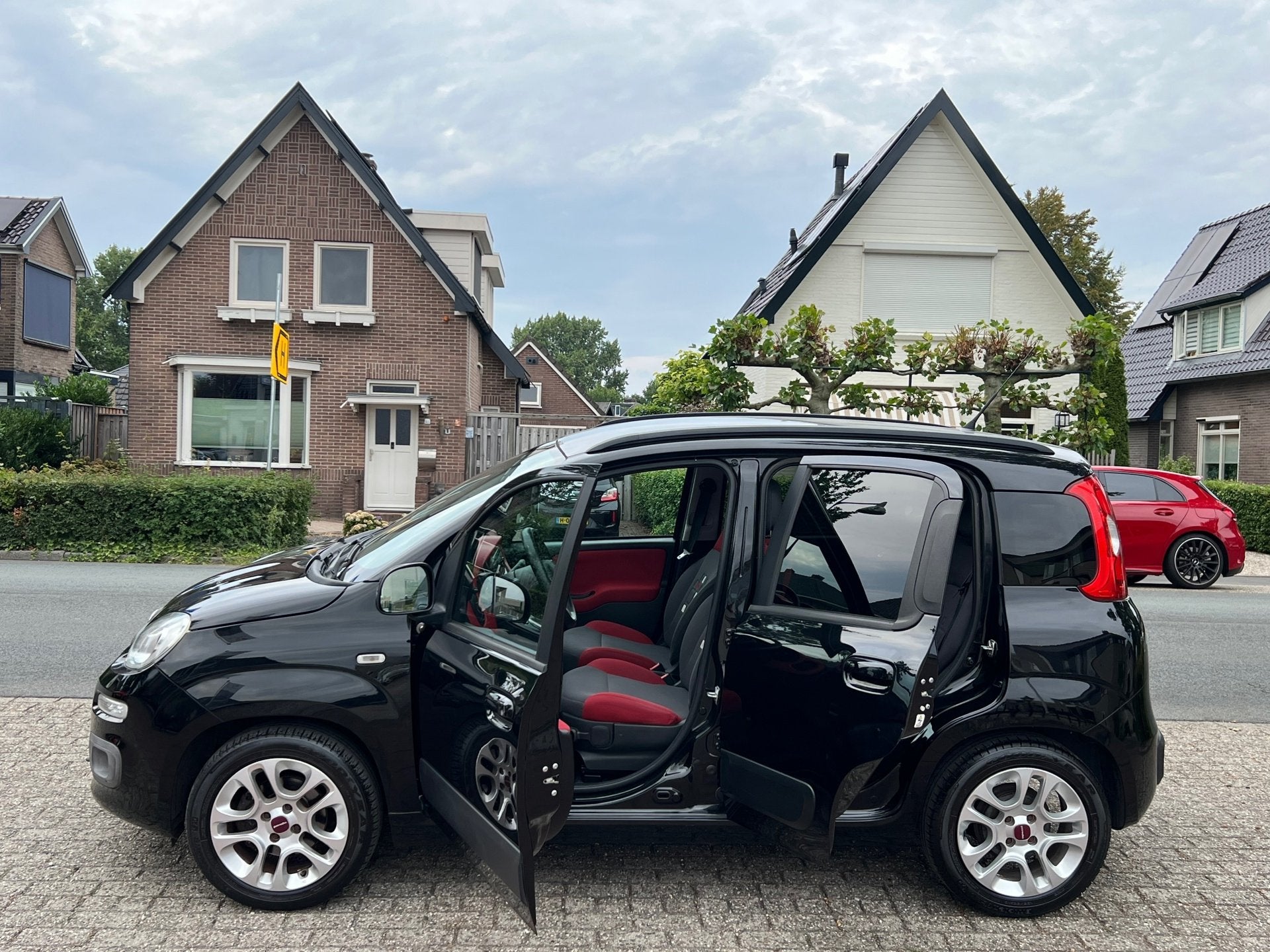 Fiat Panda 0.9 TwinAir Lounge 96.000 km NL-AUTO-NAP, Auto's, Voorwielaandrijving, Panda, Zwart, Origineel Nederlands