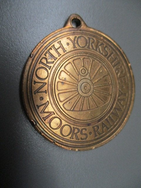 North yorkshire moors railway medal 38mm dame, Ophalen of Verzenden, Overige materialen, Buitenland