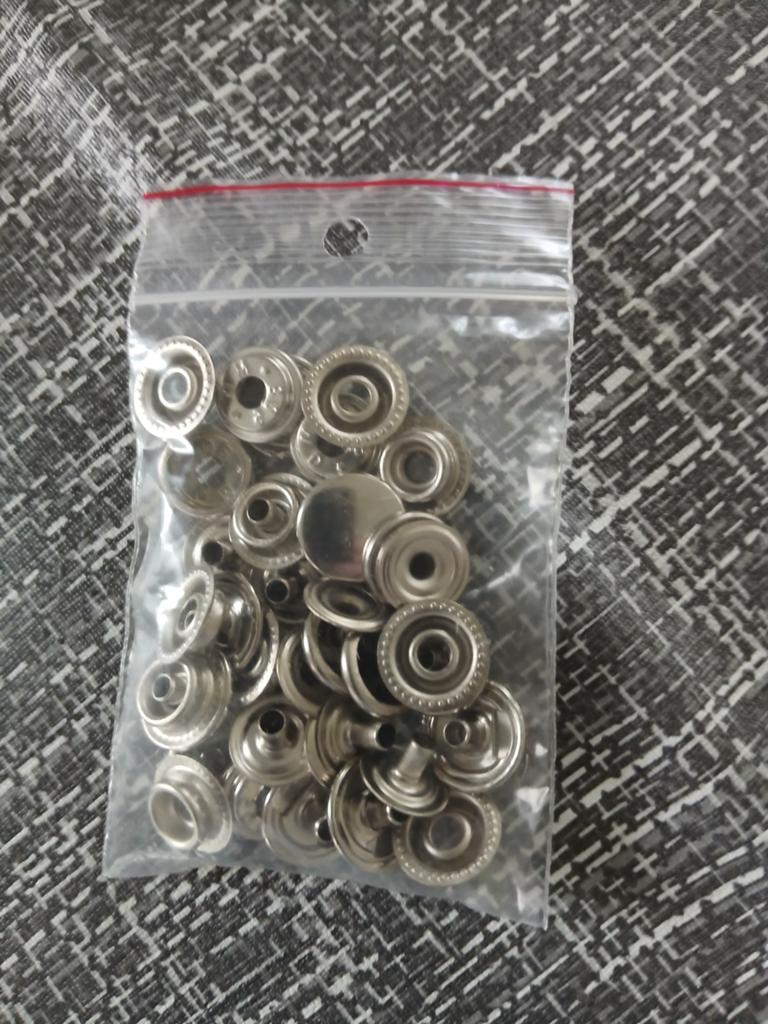Een zakje drukknopen om in te slaan., Ophalen, Nieuw, Knoop of Knopen