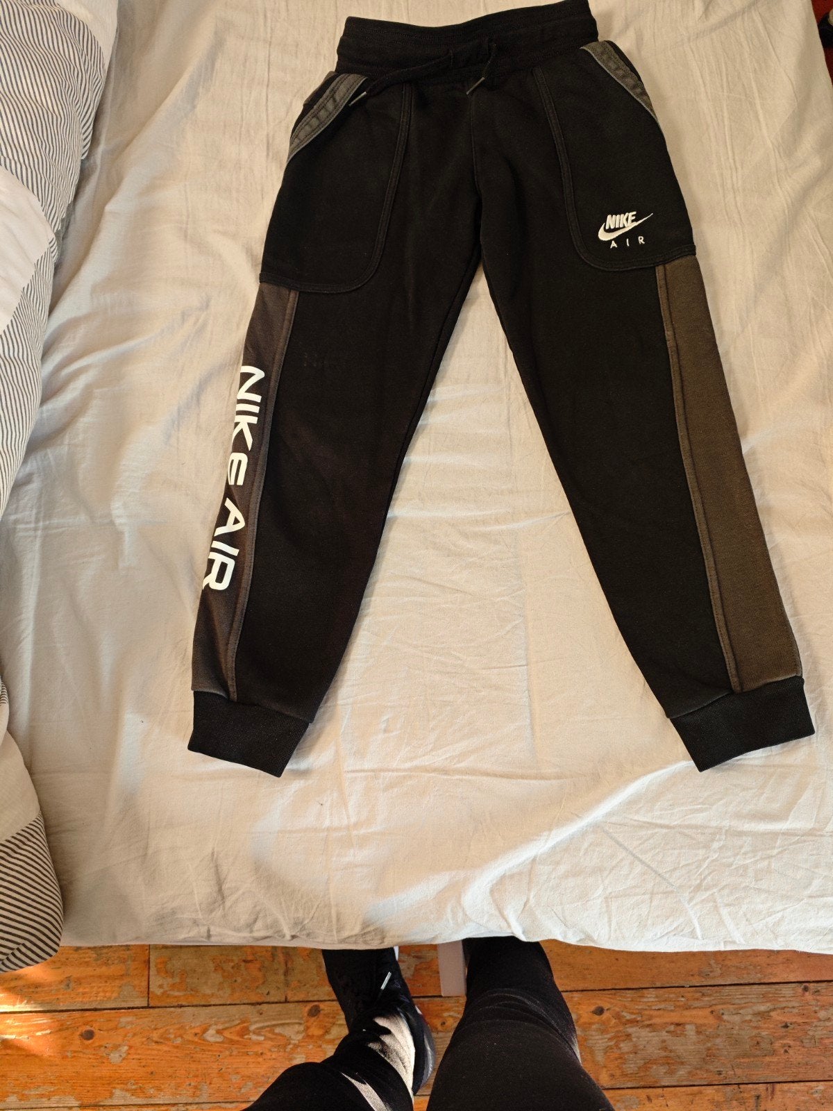 Nike Air trainingspak voor jongens, maat 122-128 cm, Gebruikt, Ophalen of Verzenden, Setje, Nike