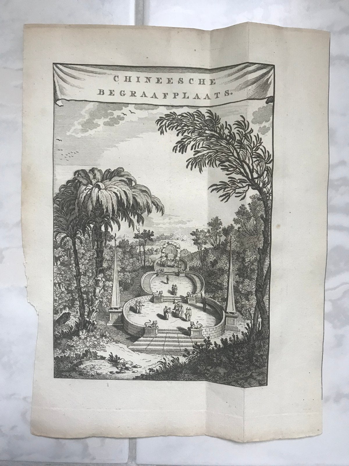 -Chineesche begraafplaats, or. gravure, beeld 17,5x12cm., Dagelijks leven, 17 cm, Ophalen of Verzenden, 1700 - 1799