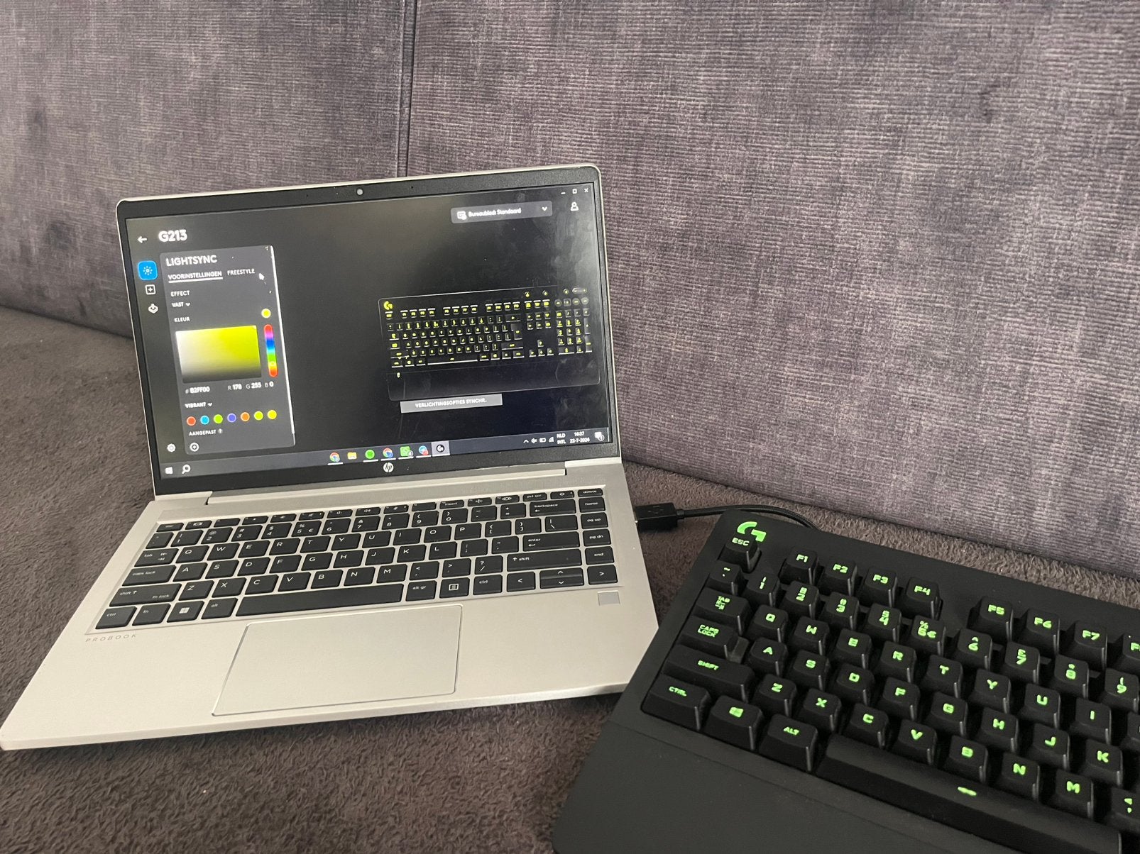 Logitech G213, Computers en Software, Toetsenborden, Zo goed als nieuw, Qwerty, Bedraad, Verlichte toetsen