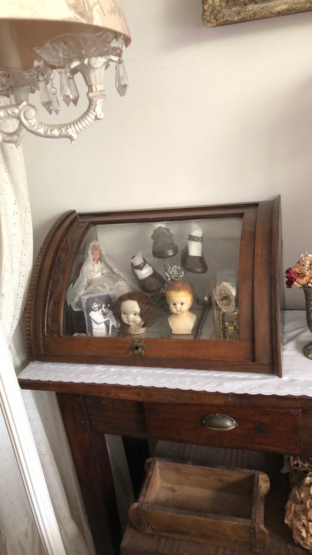 Twee antieke vitrine kastjes, Ophalen