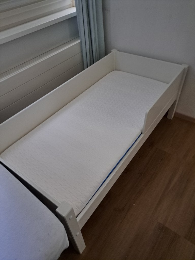 Peuterbedje inclusief aerosleep matras (140x70cm), 70 tot 85 cm, 140 tot 160 cm, Zo goed als nieuw, Ophalen