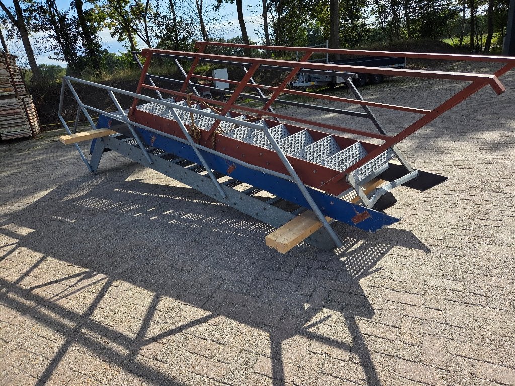 Diverse ijzeren trappen met plateau, Ophalen, Gebruikt, Minder dan 2 meter