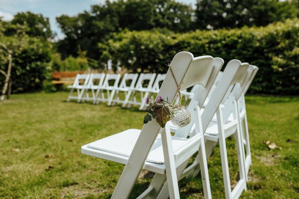 Te huur witte wedding chairs!, Ophalen, Overige
