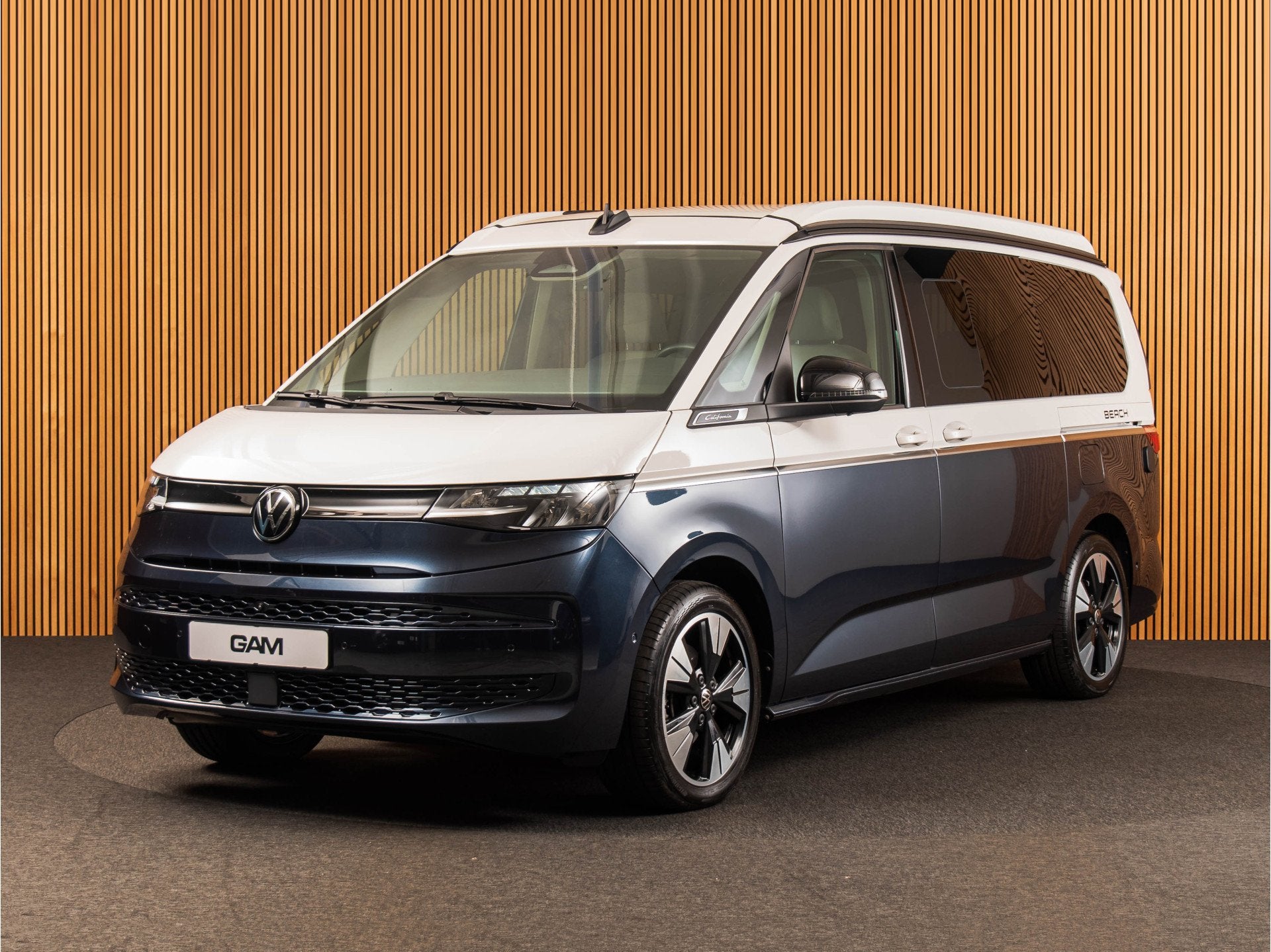 Volkswagen T7 California eHybrid 4M Beach TWO TONE | STANDKA, Caravans en Kamperen, Automaat, Energiestraat 25b
1411AR  NAARDEN, NL