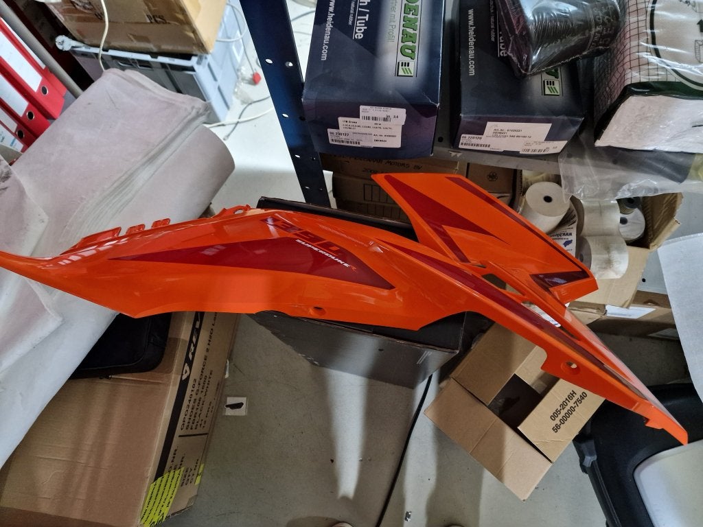 KTM tankspoiler, Stallhofnerstraße 3 A-5230 Mattighofen, Press@ktm.com, Nieuw, Ophalen of Verzenden