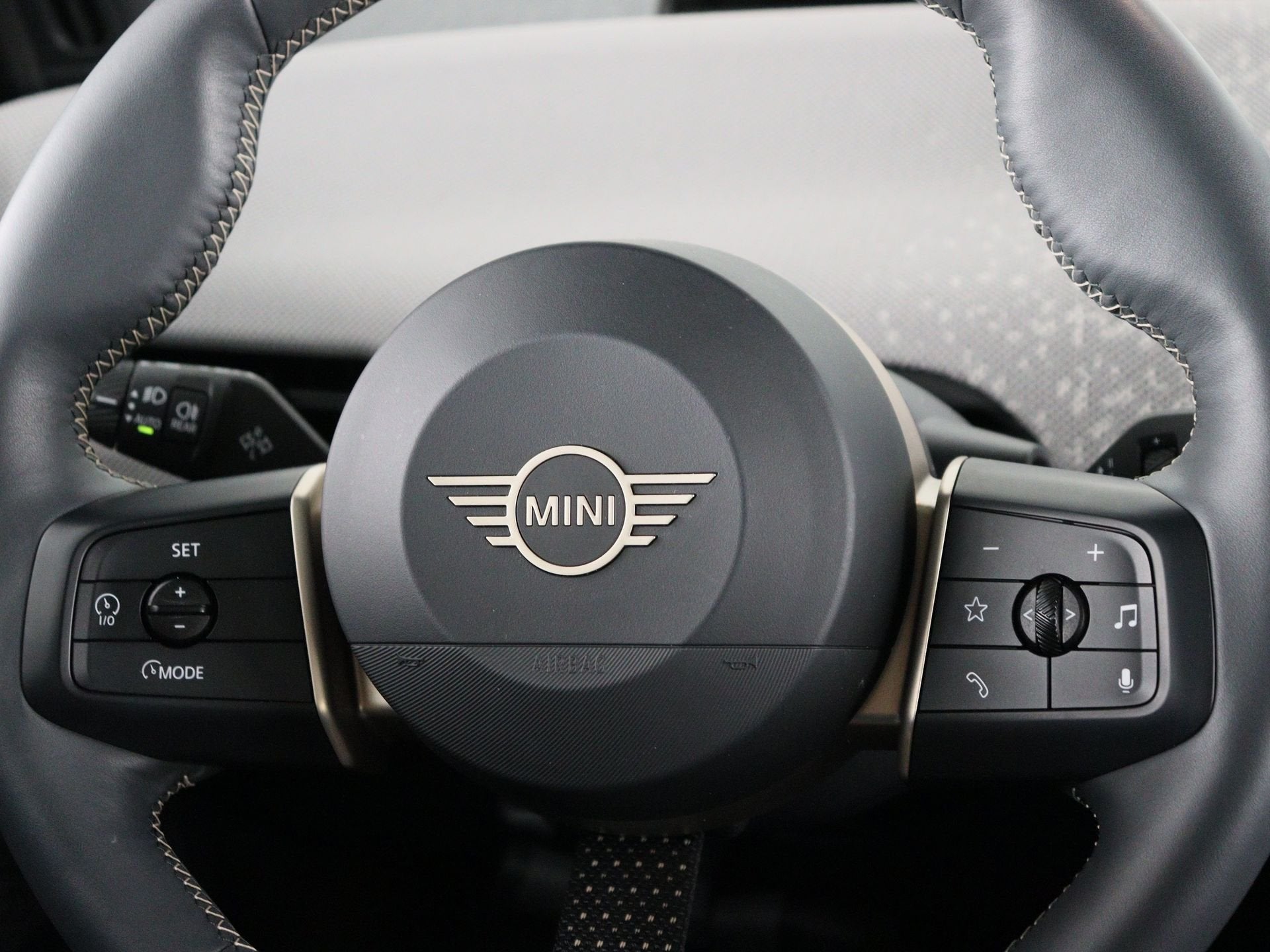 MINI Cooper SE Favoured Pakket M Accu conditie 98%, Auto's, Gebruikt, Beige, Met garantie (alle), 4 stoelen