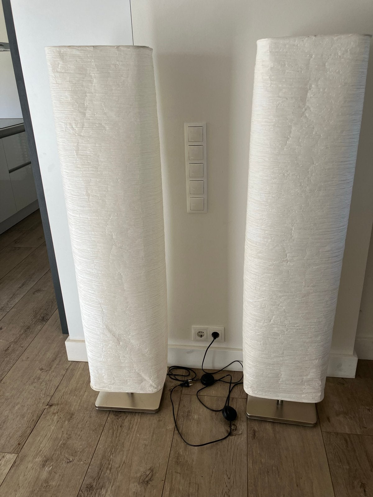 Set van 2 moderne vloerlampen - wit textiel en metaal, Huis en Inrichting, Ophalen, E27 (groot), Zo goed als nieuw, Metaal