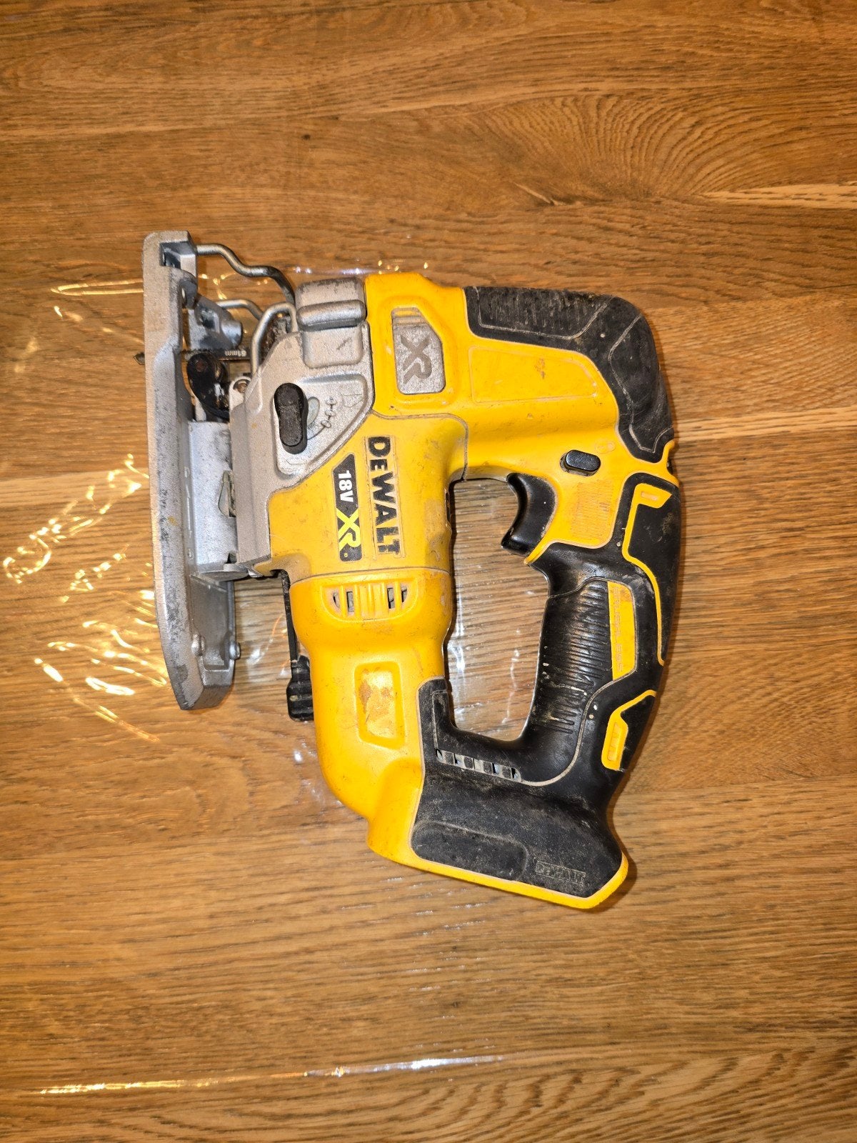 Gebruikte DeWalt DCS334 Decoupeerzaag - Werkt naar behoren, Ophalen of Verzenden, Gebruikt, Decoupeerzaag, DeWalt