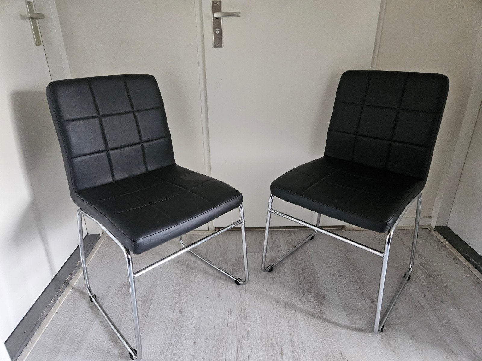 2 leren stoelen, Huis en Inrichting, Ophalen, Zo goed als nieuw, Zwart, Twee