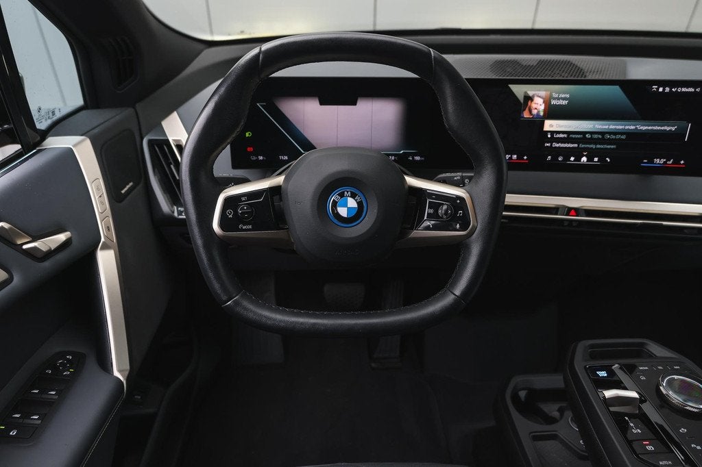 BMW iX xDrive40 High Executive / Sportpakket / Panoramadak S, Auto's, BMW, Gebruikt, Met garantie (alle), 24 min, Automatische klimaatregeling
