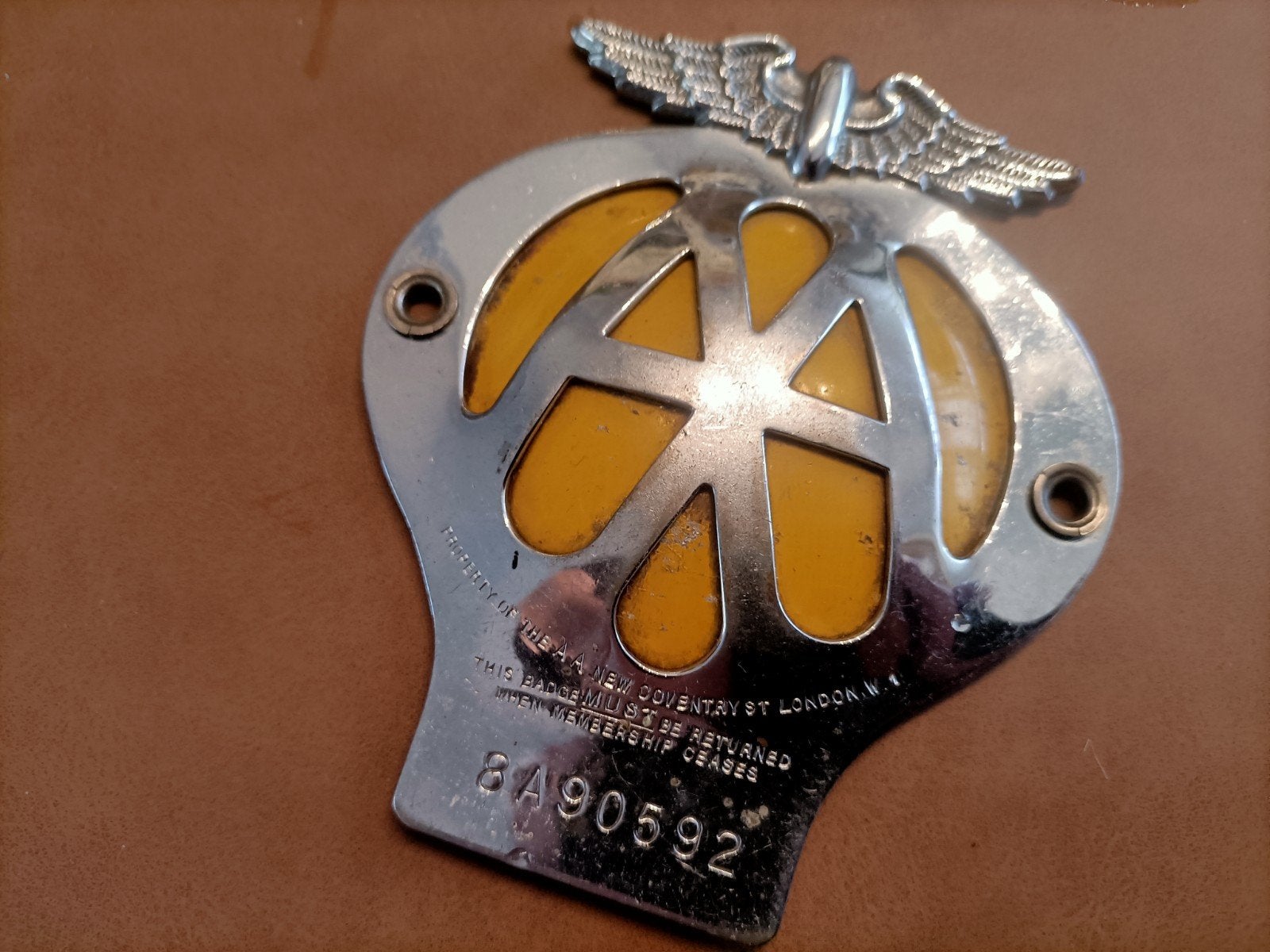 AA oldtimer embleem, Ophalen