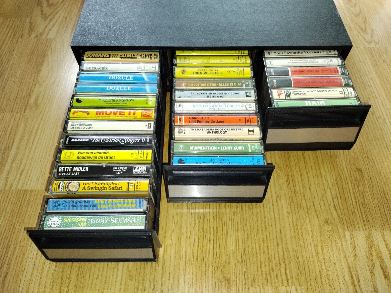 42 MC's in houten kist o.a. Boudewijn de Groot, Jazz, Oldies, Gebruikt, Overige genres, Ophalen of Verzenden, Origineel
