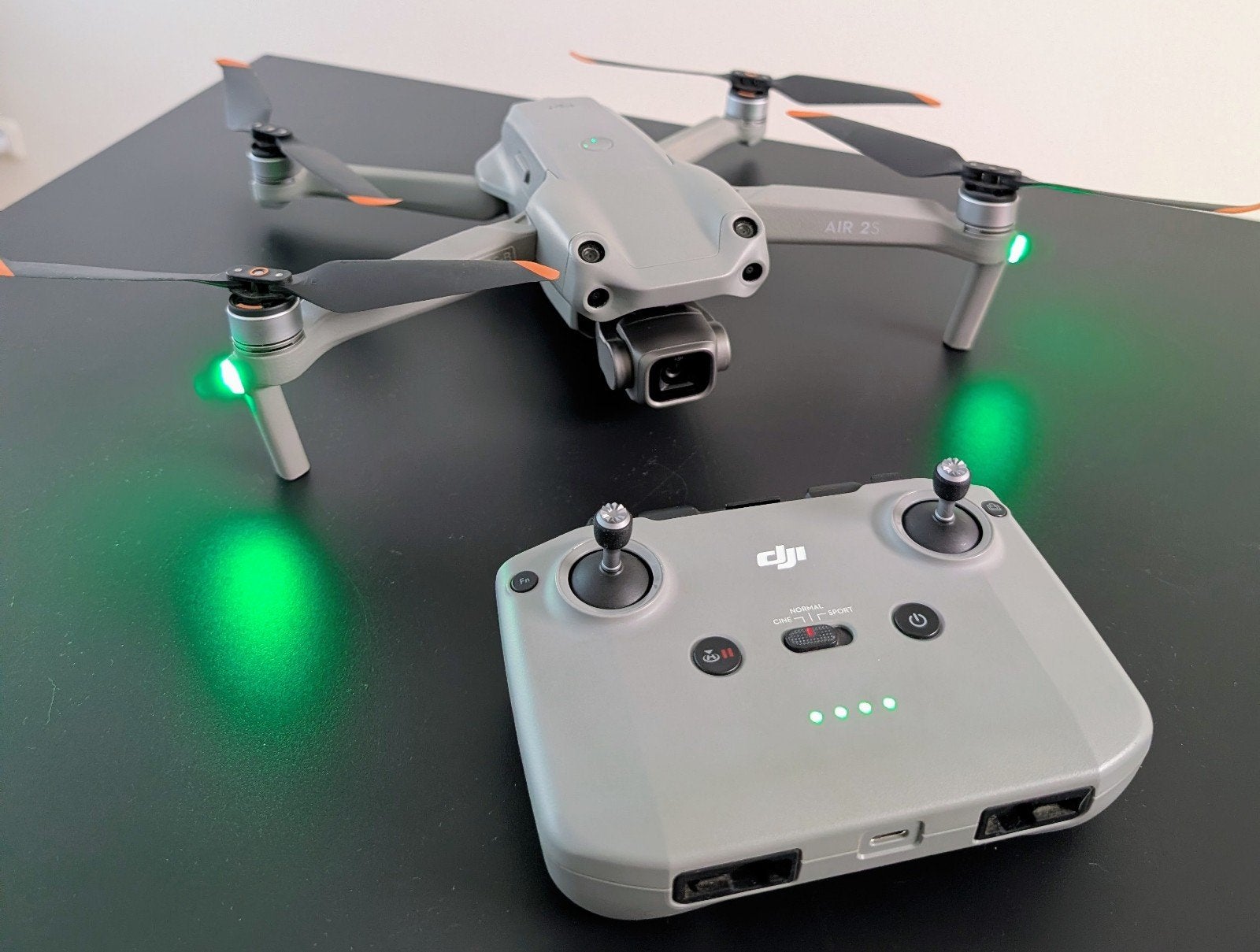 DJI Air 2S Fly More Combo - met 3 flightbattery, Gebruikt, 30 tot 45 minuten, Cameradrone, 5 tot 10 kilometer