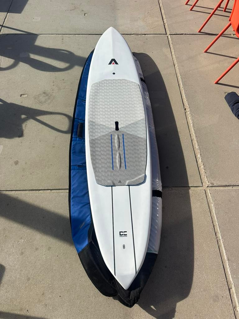 Armstrong downwind board 128 liter, Ophalen of Verzenden, Zo goed als nieuw, Wingsurf-board