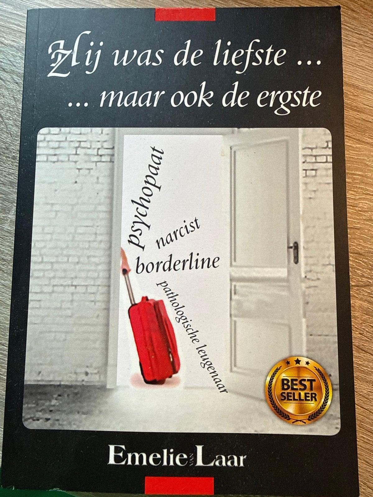 Hij/zij was de liefste...maar ook de ergste..., Ophalen of Verzenden, Zo goed als nieuw, Emelie van Laar