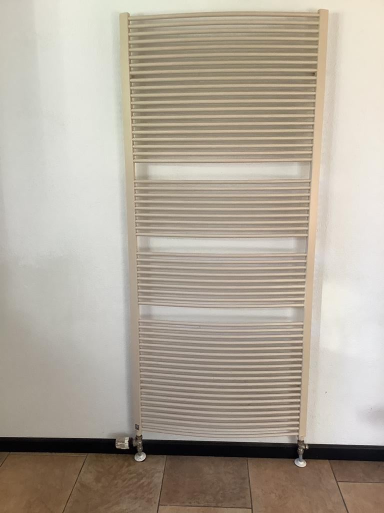 Te koop mooie Jaga design radiator, Radiator, Ophalen of Verzenden, Zo goed als nieuw, 60 tot 150 cm