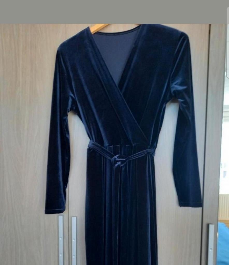 Donkerblauwe fluwelen wikkeljurk, Kleding | Dames, Jurken, Maat 38/40 (M), Blauw, Nieuw, Ophalen of Verzenden