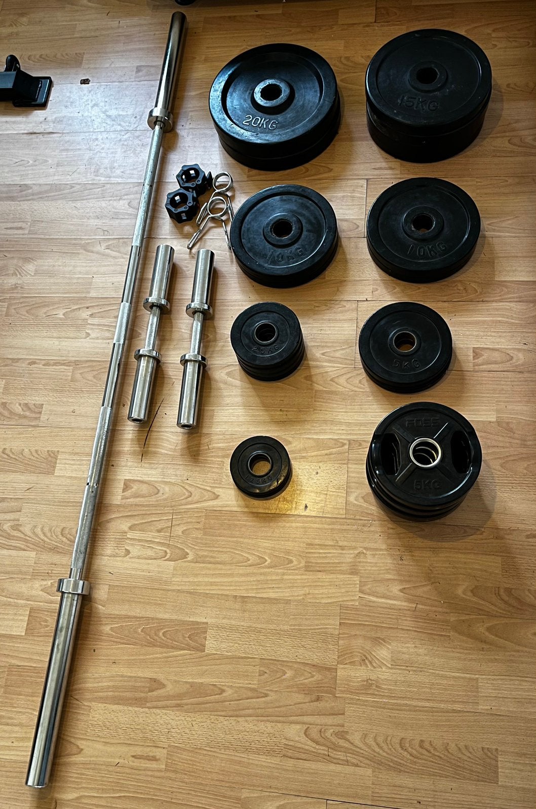 Halterset 172,5 kg + Halterstangen + Verstelbare fitnessbank, Ophalen, Krachtstation