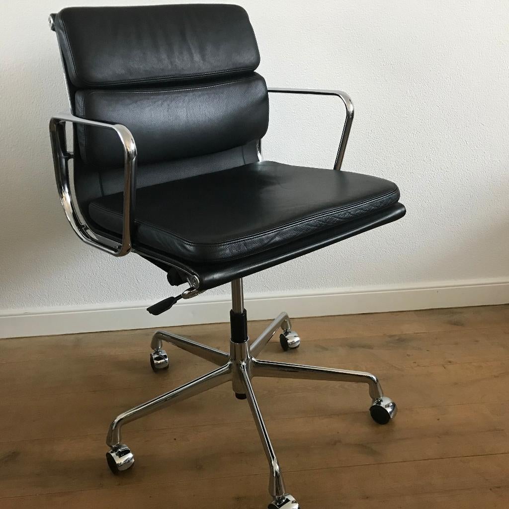 IZGS Vitra Eames softpad Aluminium chair EA 217 chroom, Zwart, Ophalen of Verzenden, Zo goed als nieuw, Nvt