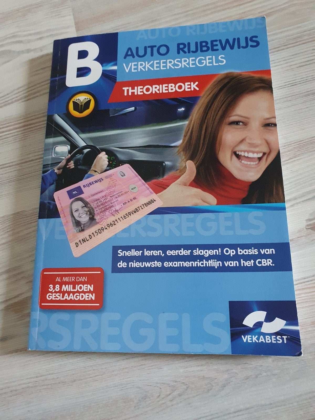 Vekabest Auto Rijbewijs Verkeersregels Theorieboek, Boeken, Ophalen of Verzenden, Zo goed als nieuw, Algemeen, Vekabest Verkeersleermiddelen BV