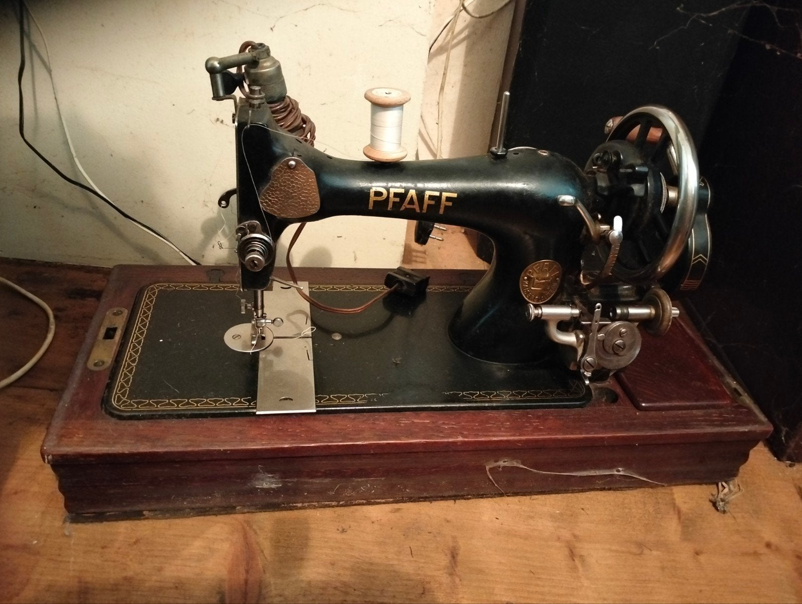Antieke Pfaff naaimachine met houten koffer, Ophalen of Verzenden