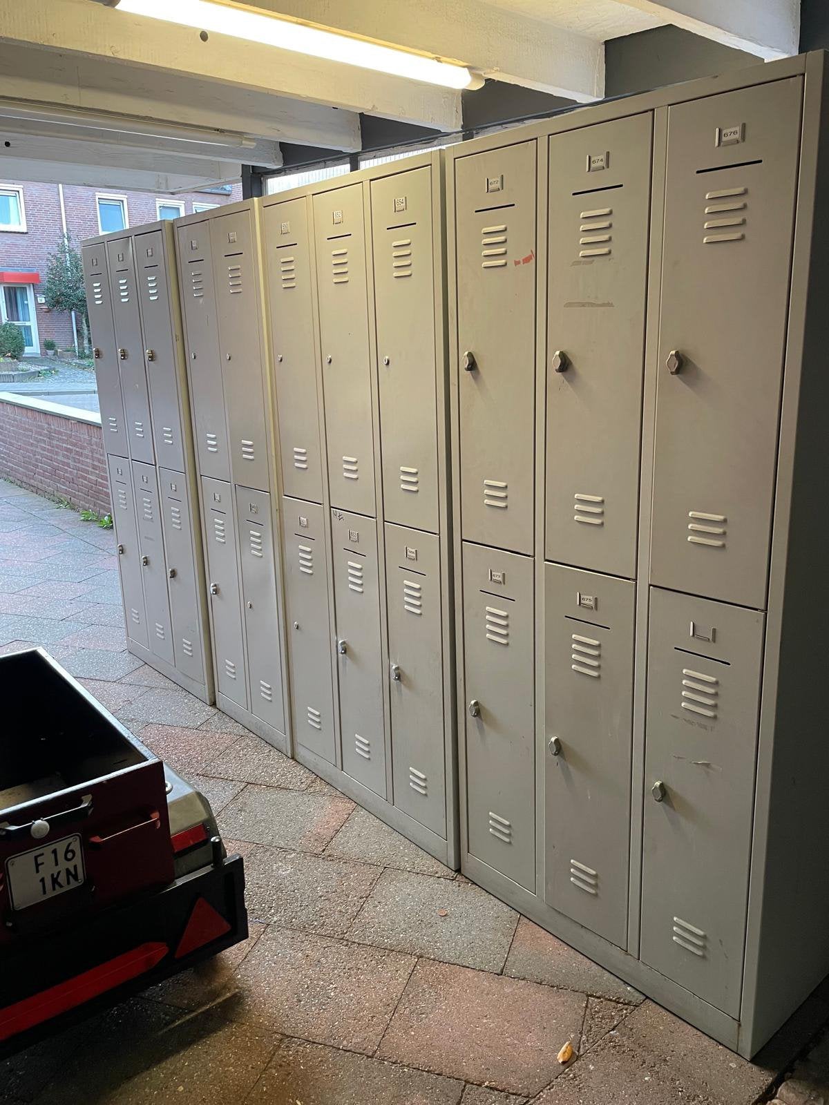 Lockerkasten, Ophalen, Zo goed als nieuw