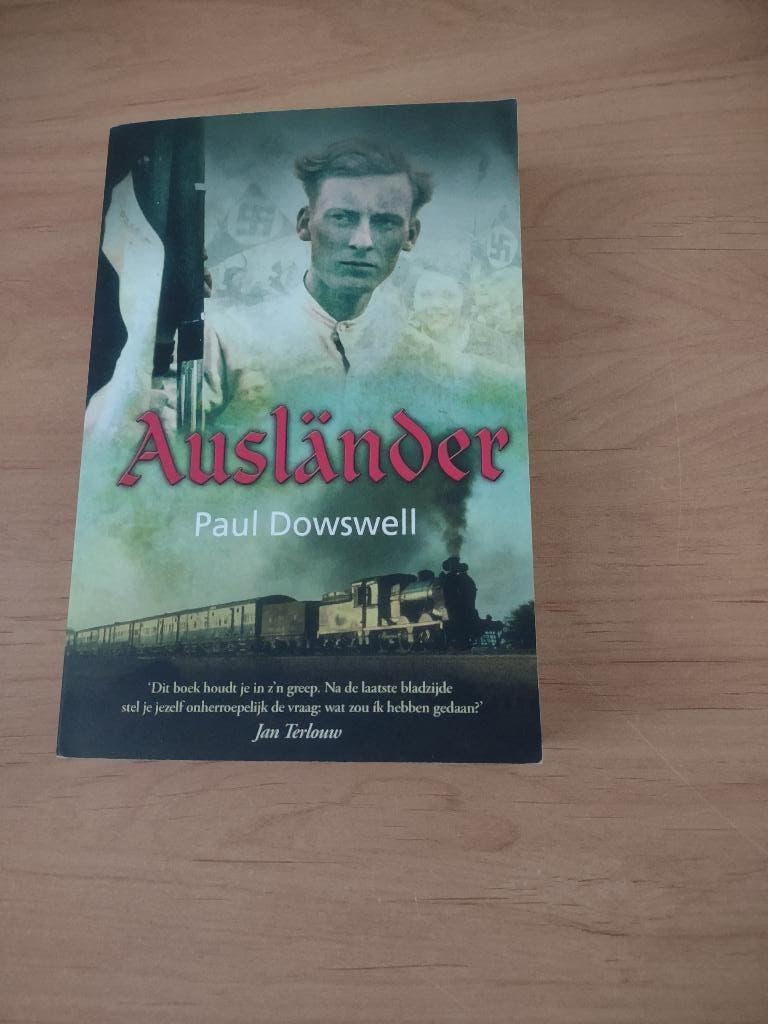 Ausländer- Paul Dowswell, Ophalen of Verzenden, Tweede Wereldoorlog, Gelezen