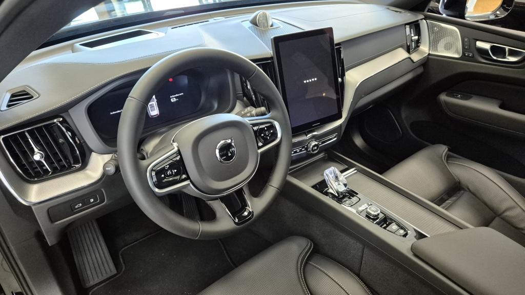 Volvo XC60 T8 455PK AWD Ultra Black Edition | Luchtvering |, Automaat, Startonderbreker, Euro 6, 4 cilinders
