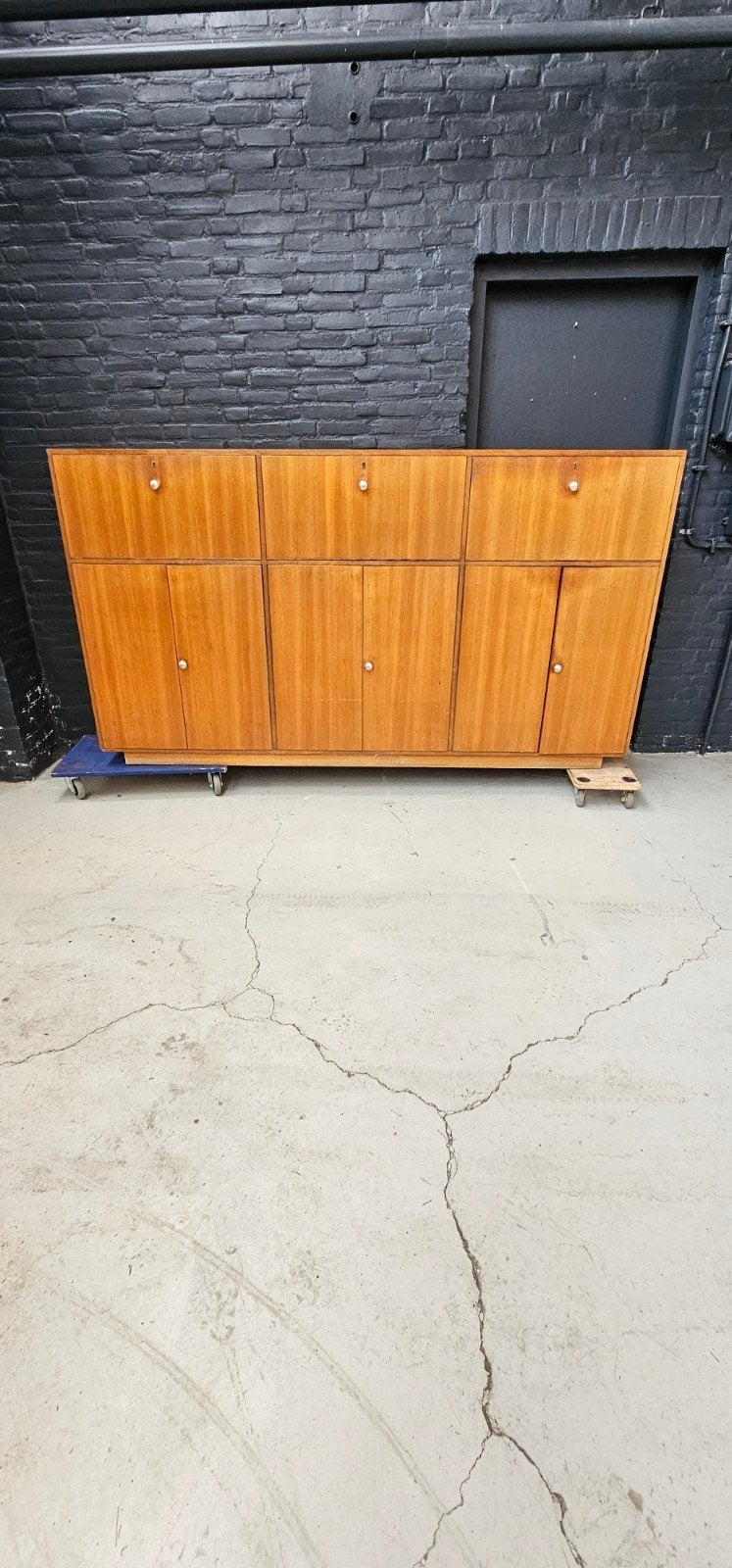 Vintage Bossche School custom made highboard, 100 tot 150 cm, 200 cm of meer, 25 tot 50 cm, Met lade(s)
