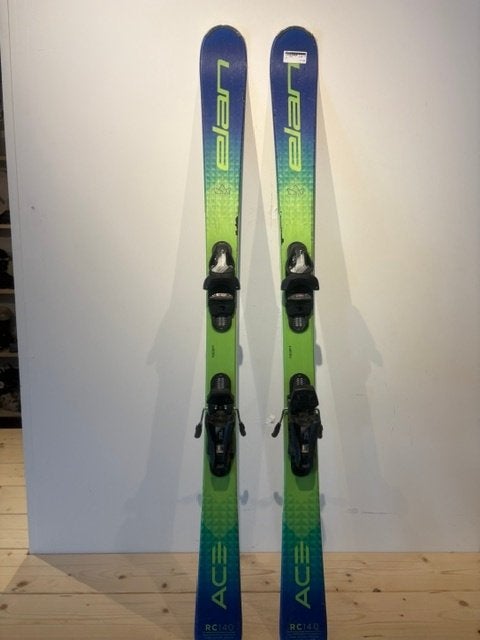 Elan Ace RC Junior Sportieve Carveski's lengte 140 gebruikt, Sport en Fitness, Skiën en Langlaufen, Overige merken, Info@elanski.com