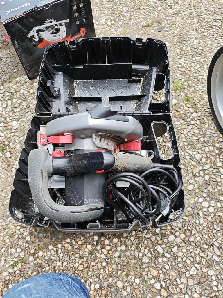 Skil Cirkelzaag in koffer, Ophalen of Verzenden, Gebruikt, Minder dan 600 watt, Vlakschuurmachine