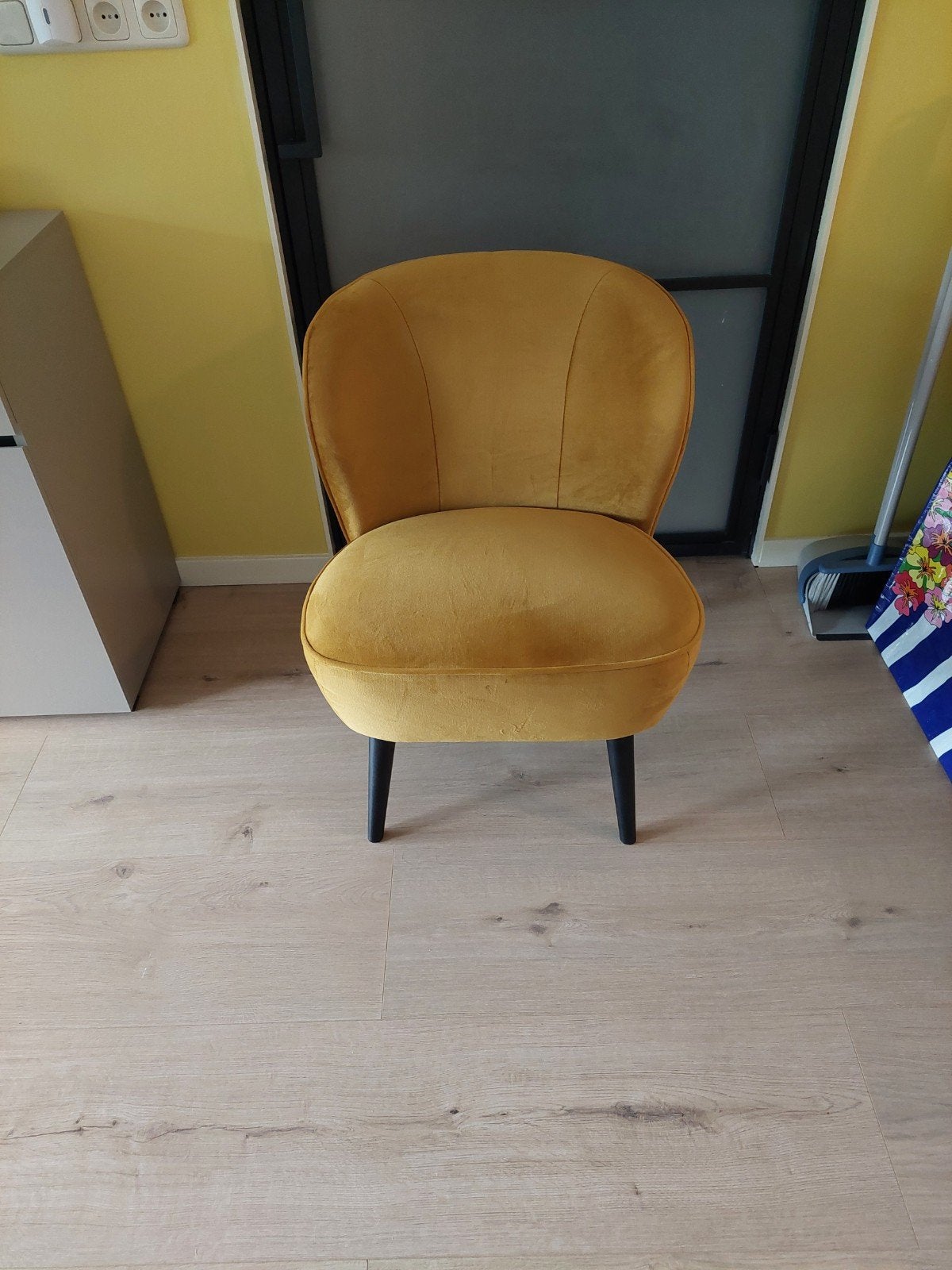 WOOOD Sara fauteuil fluweel oker, afhalen Harlingen, Huis en Inrichting, Ophalen, Gebruikt