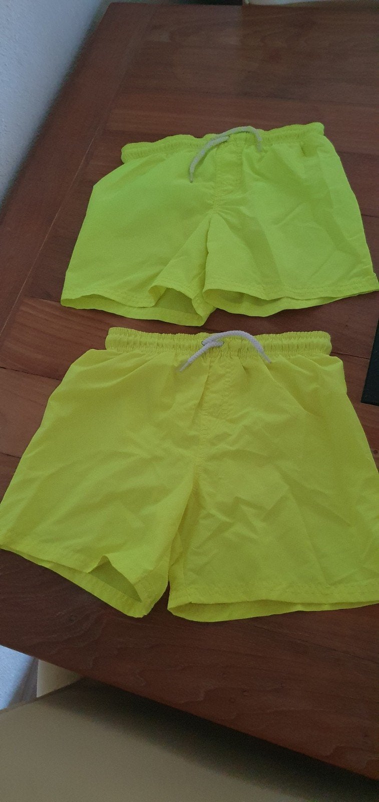 H&M 2x zwemshort maat 110, Kinderen en Baby's, Ophalen of Verzenden, Jongen, Sport- of Zwemkleding