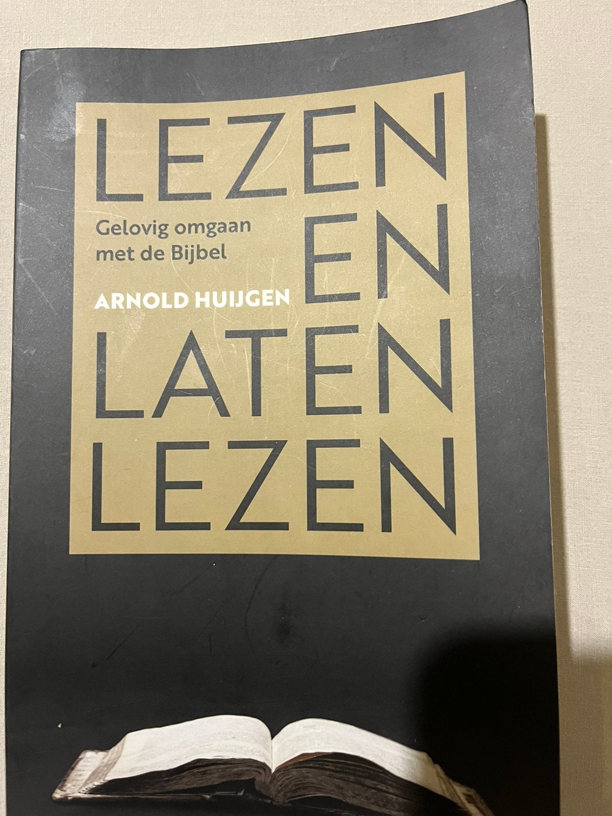 Lezen en laten lezen Arnold Huijgen, Boeken, Ophalen of Verzenden, Zo goed als nieuw, Christendom | Protestants