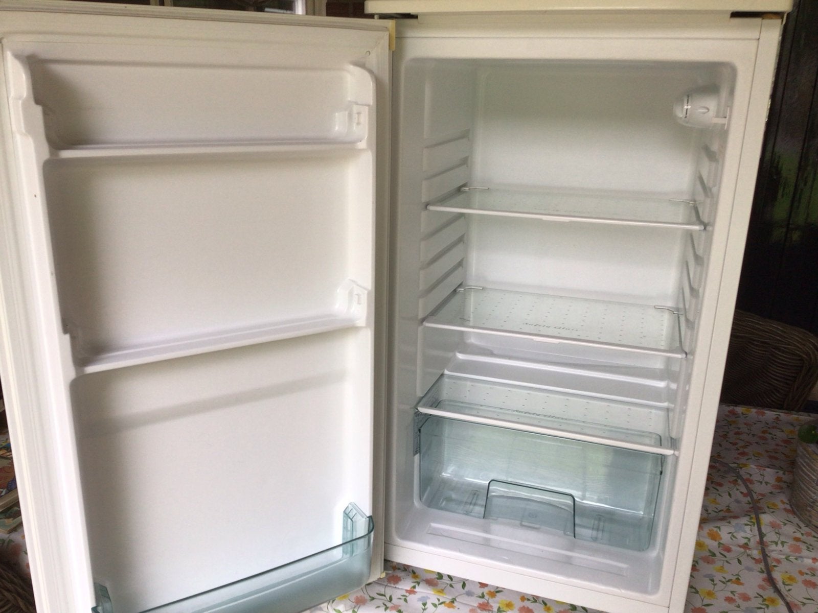 Compacte Exquisit koelkast - ideaal voor kleine ruimtes, Minder dan 75 liter, 45 tot 60 cm, Ophalen, 85 tot 120 cm