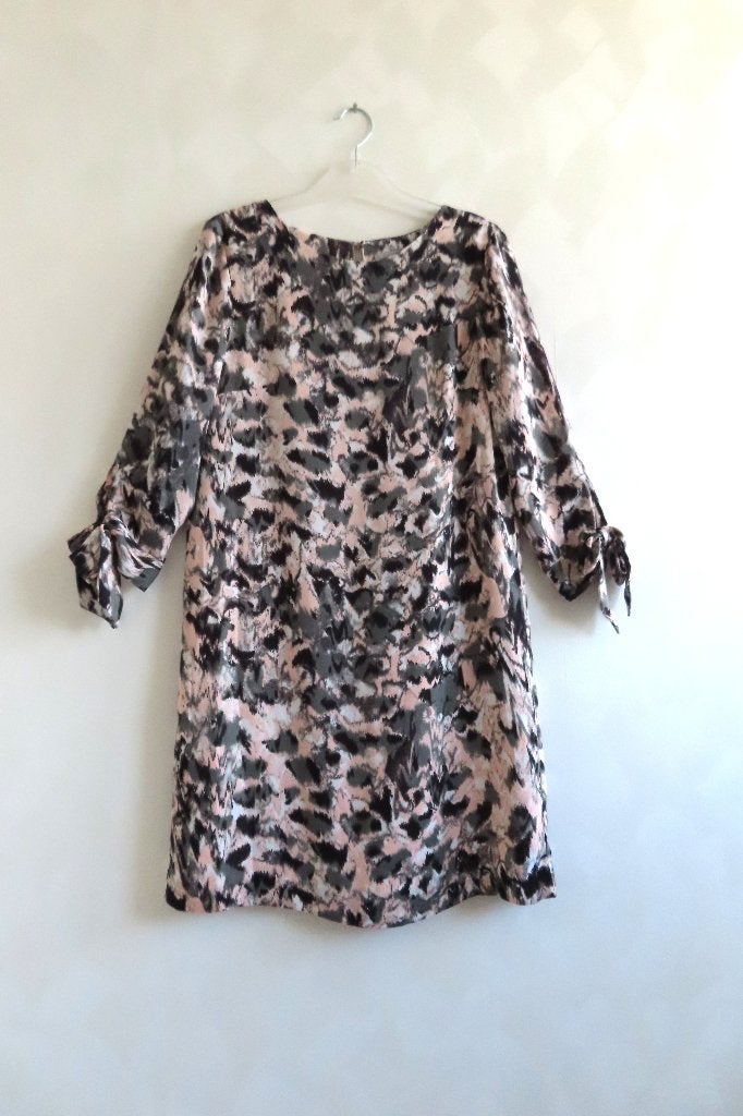 Jurk Mididress Grijs Roze H&M mt 38 (4819), Maat 38/40 (M), H&M, Ophalen of Verzenden, Zo goed als nieuw